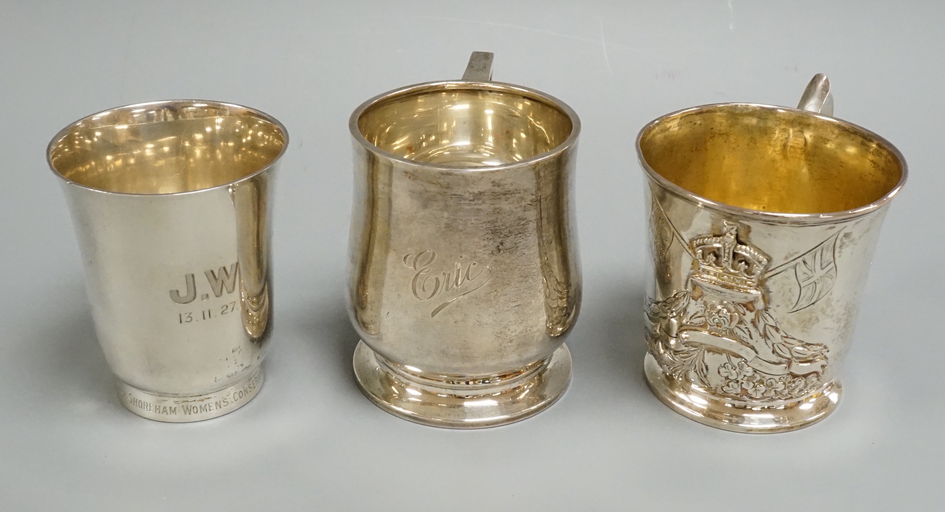 Three assorted silver christening cans, tallest, Birmingham, 1926, 8cm, 10.1oz.